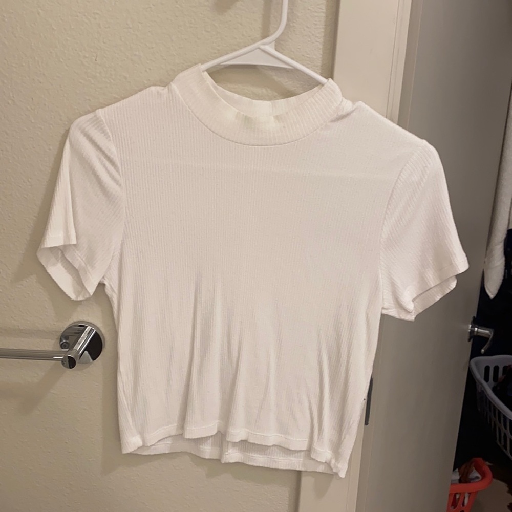 Mock neck Aritzia Wilfred fitted white crop top L